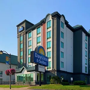 ** Hotel Days By Wyndham Centre St By The Falls Canada