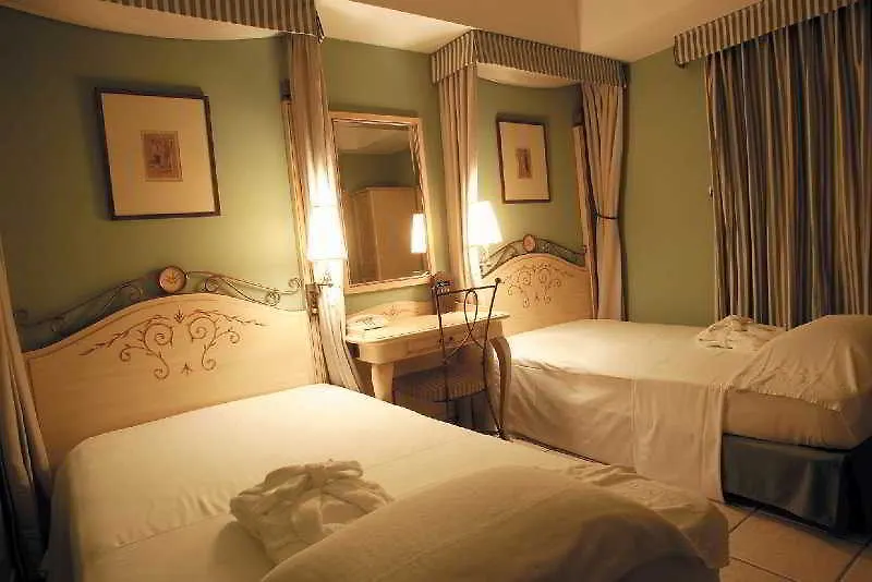 Hotel Monterey Lasoeur Ginza Токио 4*,